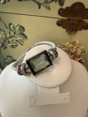Rectangular Green Crystal Stretch Bracelet with Silver Accents